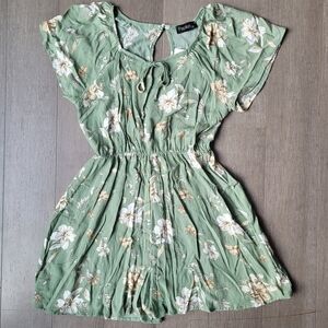 Papillon Mint Green Floral Romper Size Small